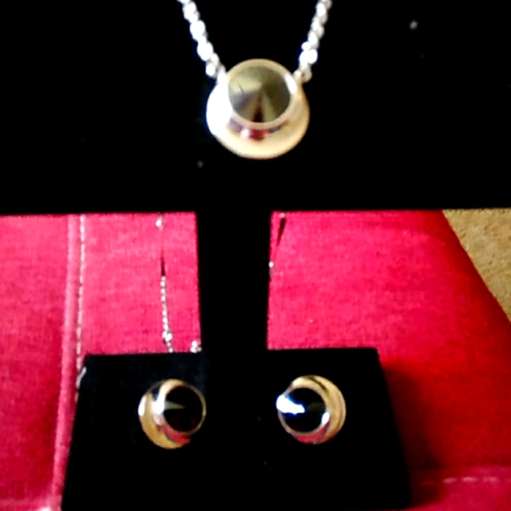 Vintage Sarah Coventry 1977. Jet Set  Silver tone